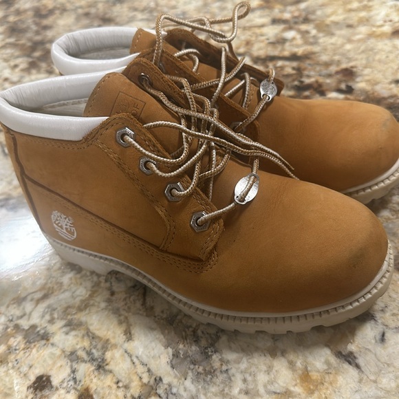 Timberland Nellie Women Waterproof Wheat Chukka Leather Lace up Boots - Picture 3 of 7